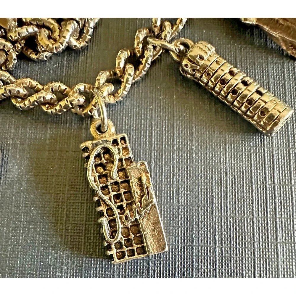 Vintage Las Vegas Casino Hotel Charm Bracelet with 10 Charms ~ Gold Color ~ 7 in